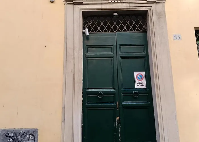 Near The Colosseum * Roma
